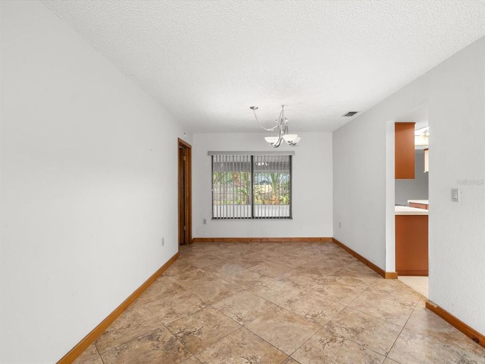 待售: $230,000 (2 贝兹, 2 浴室, 1634 平方英尺)