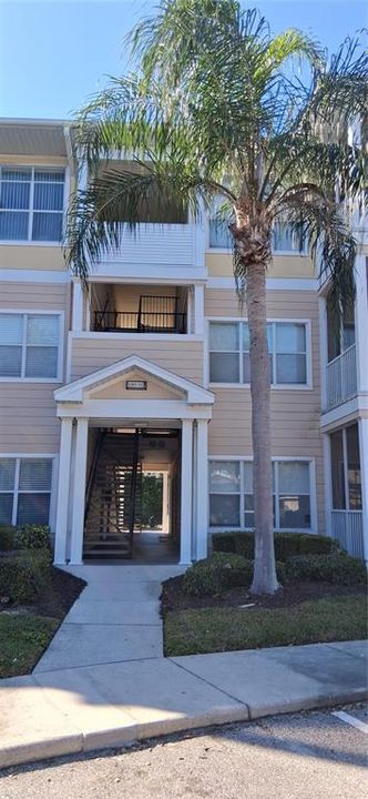 For Rent: $1,300 (1 beds, 1 baths, 750 Square Feet)