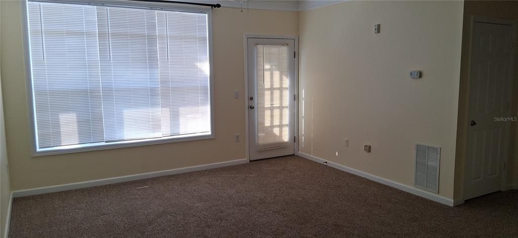 For Rent: $1,300 (1 beds, 1 baths, 750 Square Feet)