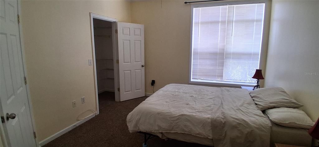 For Rent: $1,300 (1 beds, 1 baths, 750 Square Feet)