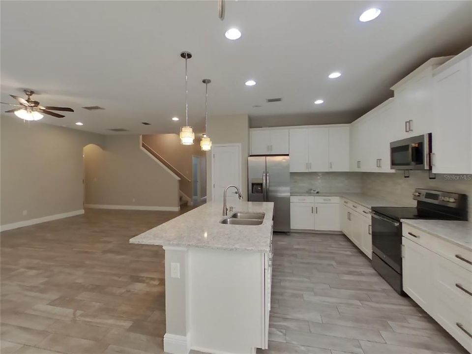 For Rent: $3,949 (5 beds, 4 baths, 3170 Square Feet)