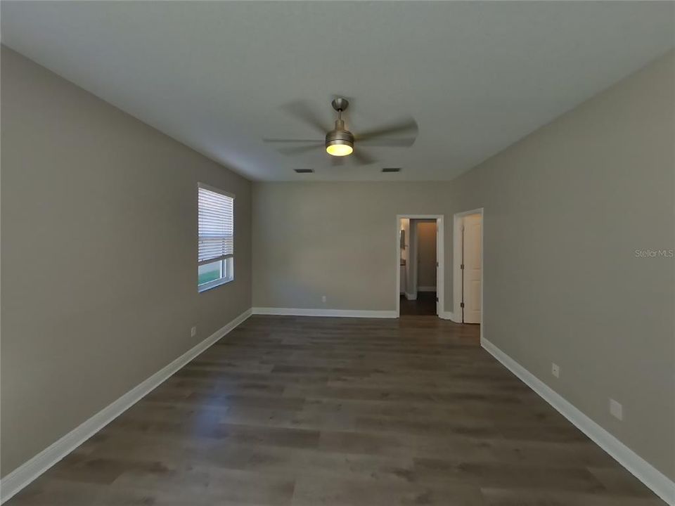 For Rent: $3,949 (5 beds, 4 baths, 3170 Square Feet)