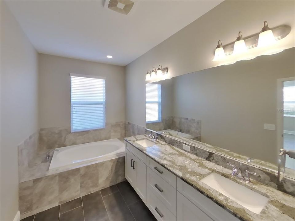 For Rent: $3,949 (5 beds, 4 baths, 3170 Square Feet)