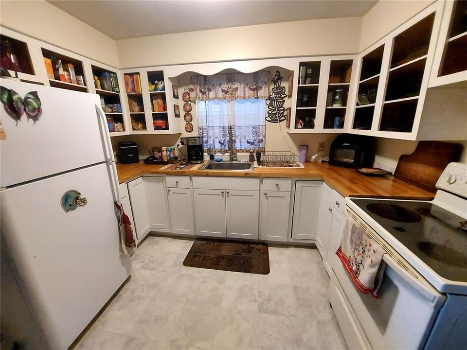 En Venta: $298,000 (3 camas, 0 baños, 1376 Pies cuadrados)