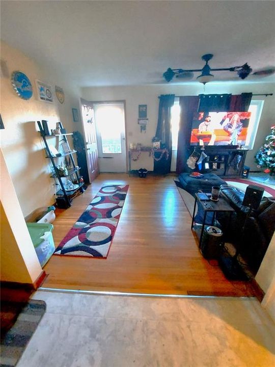 En Venta: $298,000 (3 camas, 0 baños, 1376 Pies cuadrados)