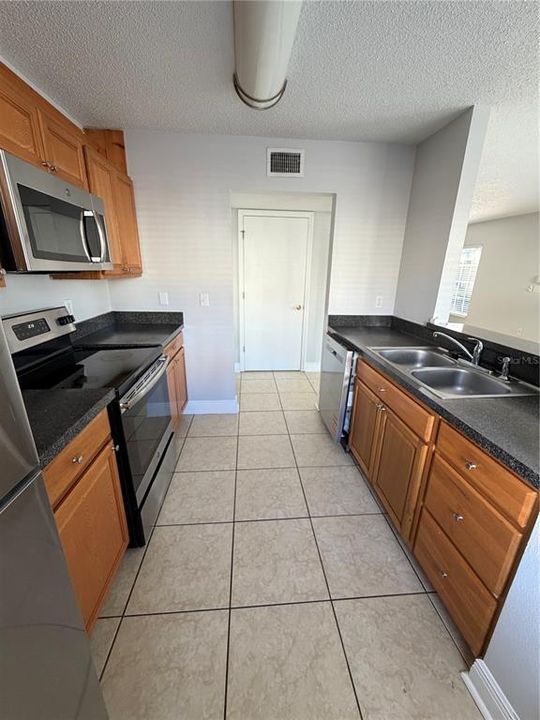 待售: $240,000 (3 贝兹, 2 浴室, 1364 平方英尺)