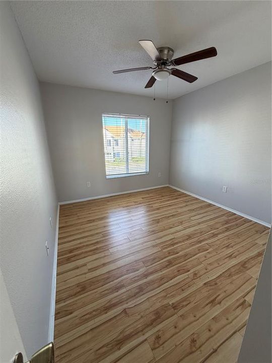 待售: $240,000 (3 贝兹, 2 浴室, 1364 平方英尺)