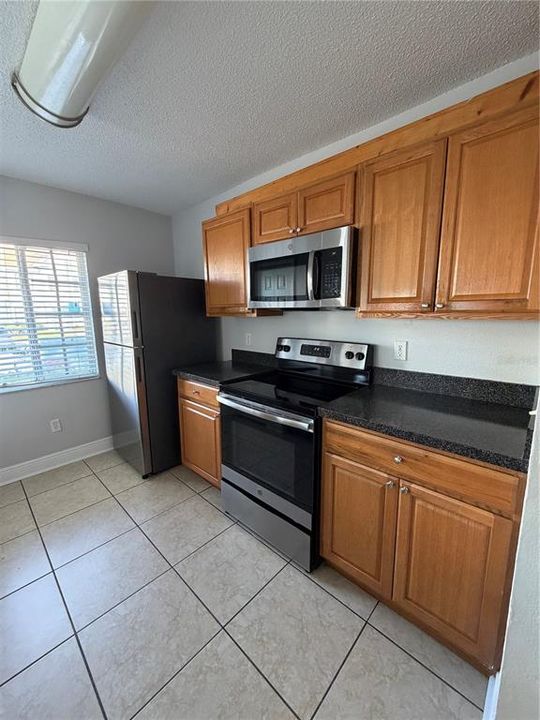 待售: $240,000 (3 贝兹, 2 浴室, 1364 平方英尺)