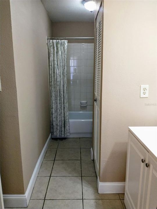 待售: $135,000 (1 贝兹, 1 浴室, 732 平方英尺)