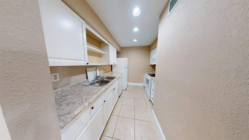 待售: $135,000 (1 贝兹, 1 浴室, 732 平方英尺)