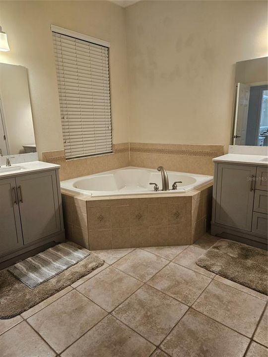 For Sale: $785,000 (5 beds, 4 baths, 3336 Square Feet)