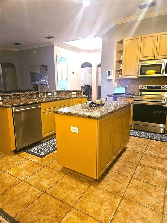 For Sale: $785,000 (5 beds, 4 baths, 3336 Square Feet)