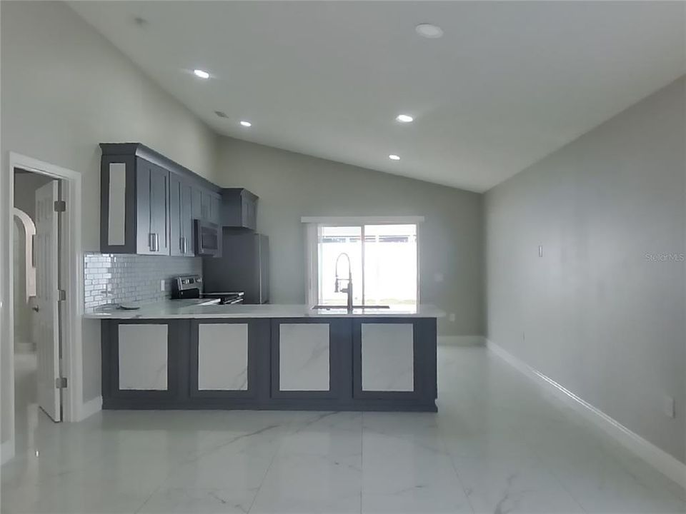 For Rent: $2,229 (3 beds, 2 baths, 1303 Square Feet)