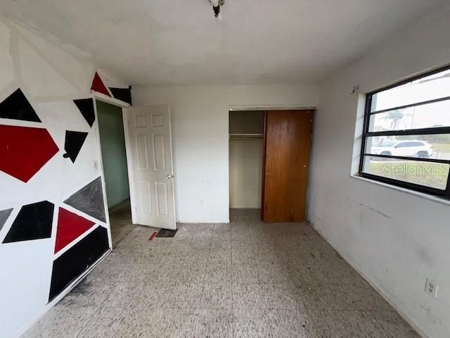 For Sale: $131,000 (4 beds, 1 baths, 1269 Square Feet)