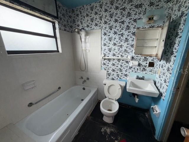 For Sale: $131,000 (4 beds, 1 baths, 1269 Square Feet)