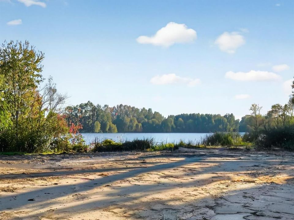 En Venta: $1,600,000 (1.04 acres)