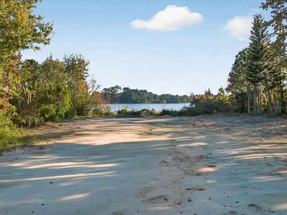 En Venta: $1,600,000 (1.04 acres)