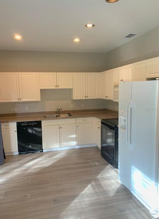 В аренду: $2,100 (3 спален, 2 ванн, 1685 Квадратных фут)