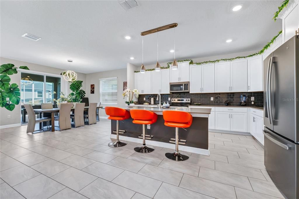 For Sale: $598,000 (6 beds, 5 baths, 3291 Square Feet)