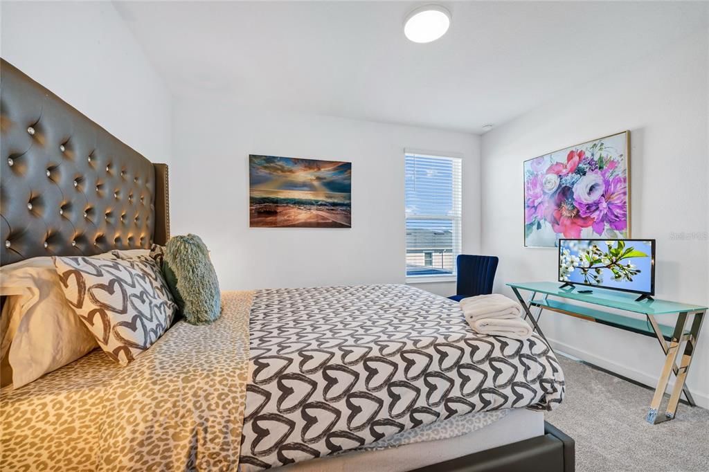 For Sale: $598,000 (6 beds, 5 baths, 3291 Square Feet)