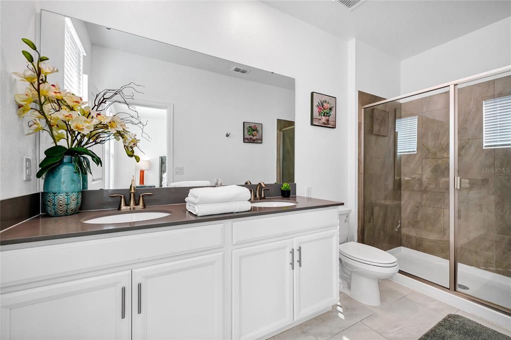 For Sale: $598,000 (6 beds, 5 baths, 3291 Square Feet)