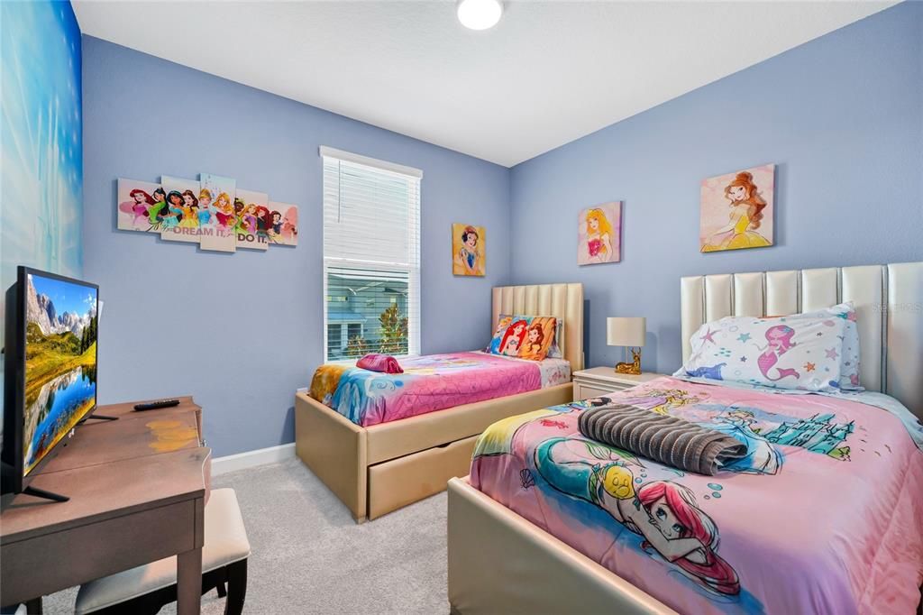 For Sale: $598,000 (6 beds, 5 baths, 3291 Square Feet)