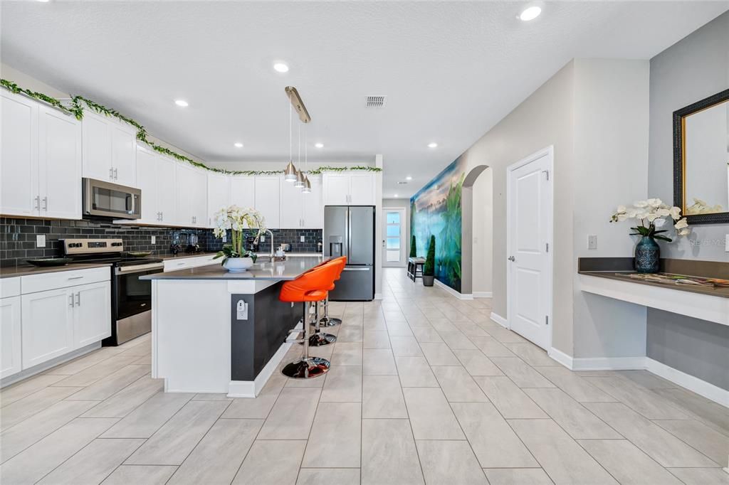 For Sale: $598,000 (6 beds, 5 baths, 3291 Square Feet)