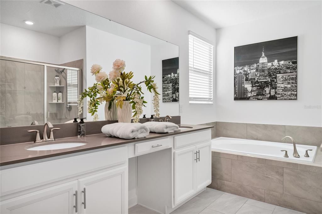 For Sale: $598,000 (6 beds, 5 baths, 3291 Square Feet)