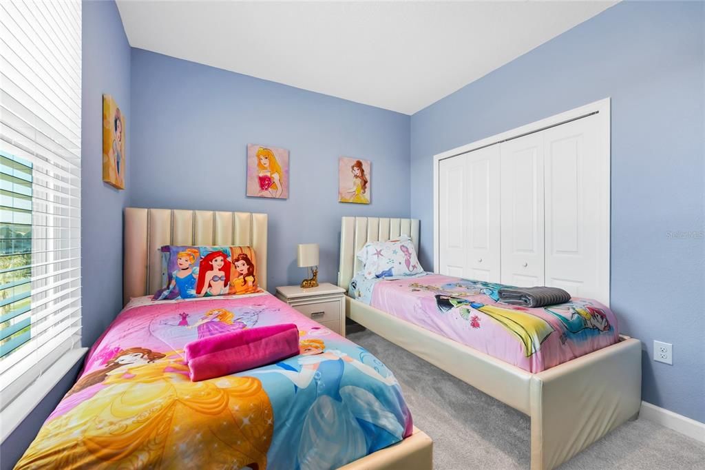 For Sale: $598,000 (6 beds, 5 baths, 3291 Square Feet)