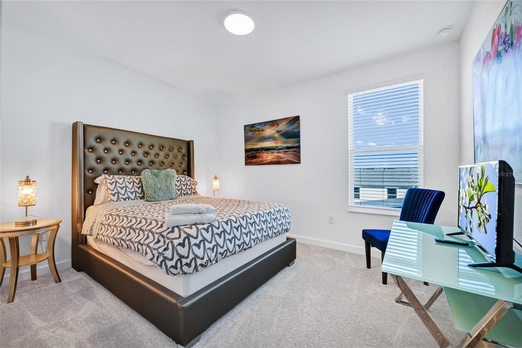 For Sale: $598,000 (6 beds, 5 baths, 3291 Square Feet)