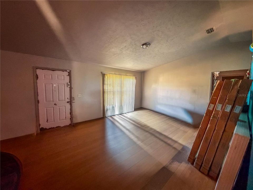 На продажу: $240,000 (4 спален, 2 ванн, 1539 Квадратных фут)