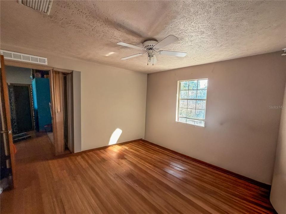 На продажу: $240,000 (4 спален, 2 ванн, 1539 Квадратных фут)