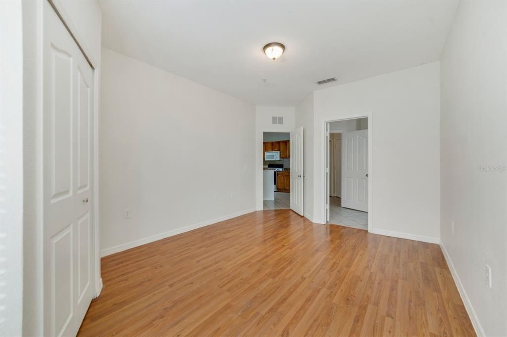 На продажу: $199,900 (2 спален, 2 ванн, 1124 Квадратных фут)