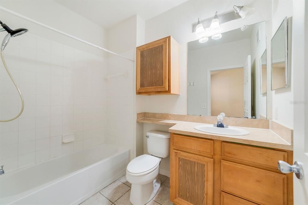 На продажу: $199,900 (2 спален, 2 ванн, 1124 Квадратных фут)