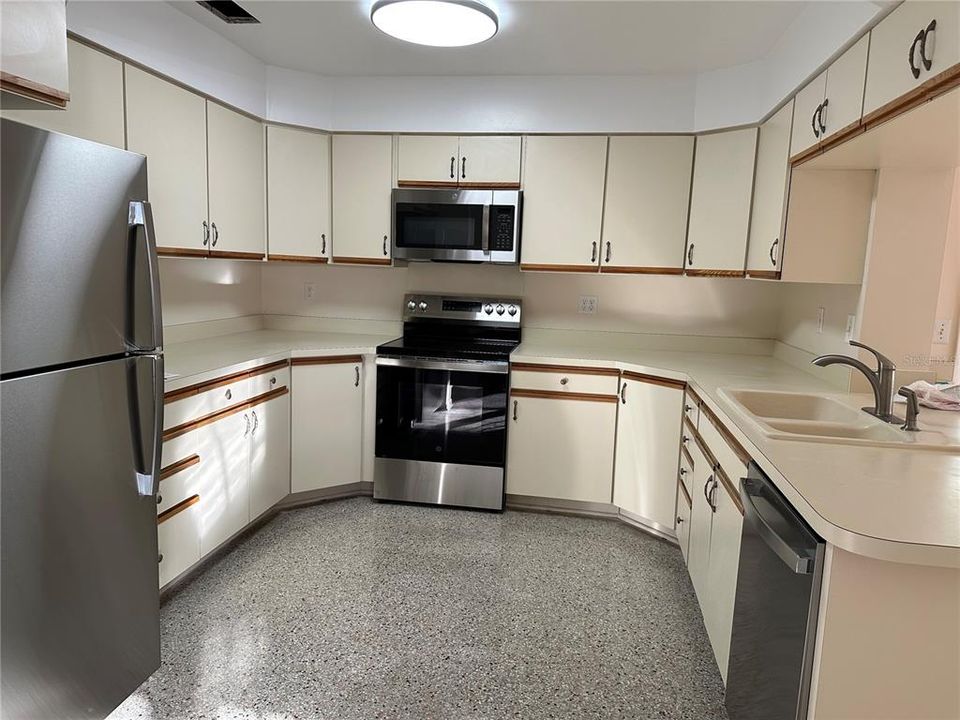 В аренду: $2,600 (3 спален, 2 ванн, 1719 Квадратных фут)