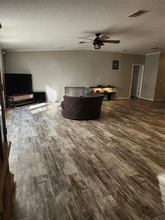 На продажу: $395,000 (4 спален, 2 ванн, 2460 Квадратных фут)