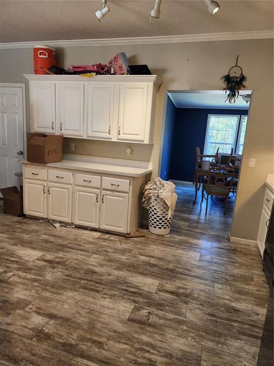 На продажу: $395,000 (4 спален, 2 ванн, 2460 Квадратных фут)