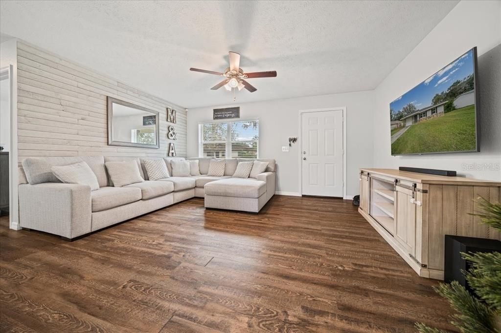 待售: $179,900 (2 贝兹, 1 浴室, 952 平方英尺)