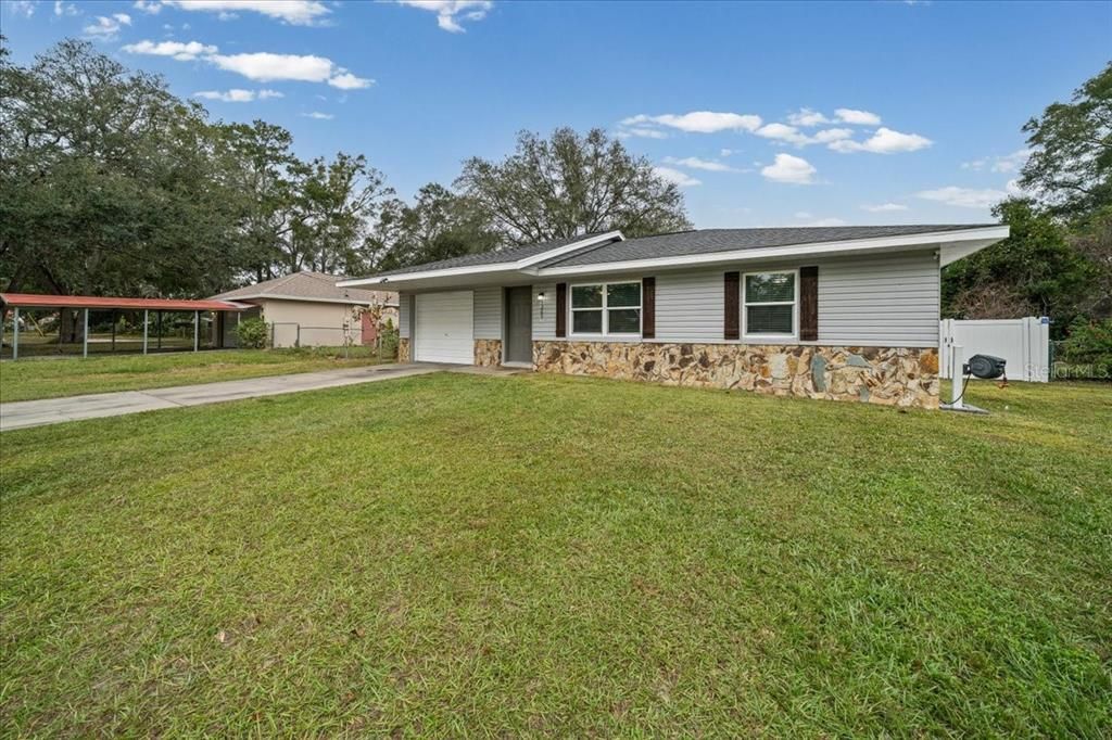 待售: $179,900 (2 贝兹, 1 浴室, 952 平方英尺)