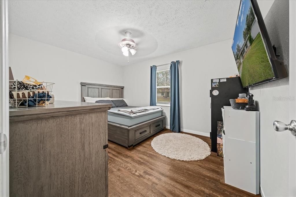 待售: $179,900 (2 贝兹, 1 浴室, 952 平方英尺)