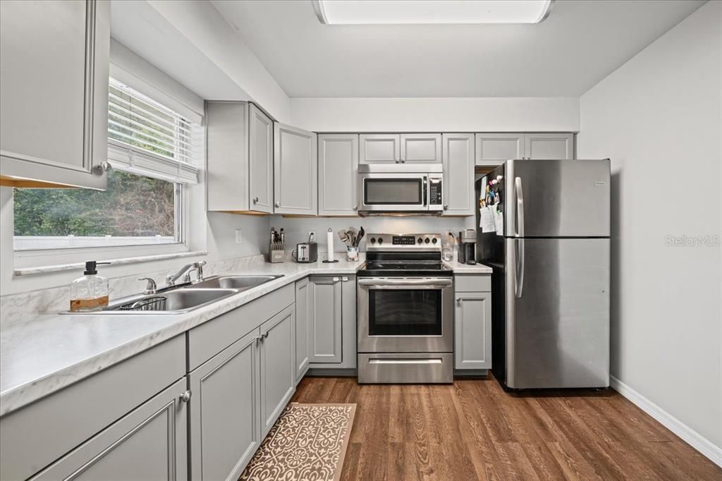 待售: $179,900 (2 贝兹, 1 浴室, 952 平方英尺)