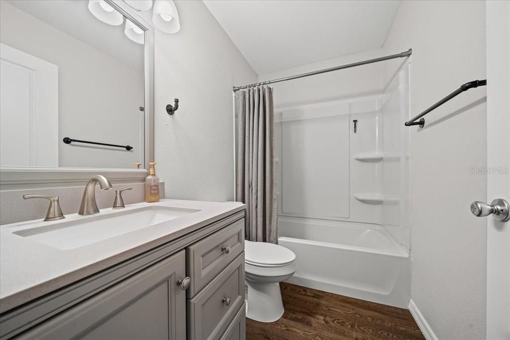 待售: $179,900 (2 贝兹, 1 浴室, 952 平方英尺)