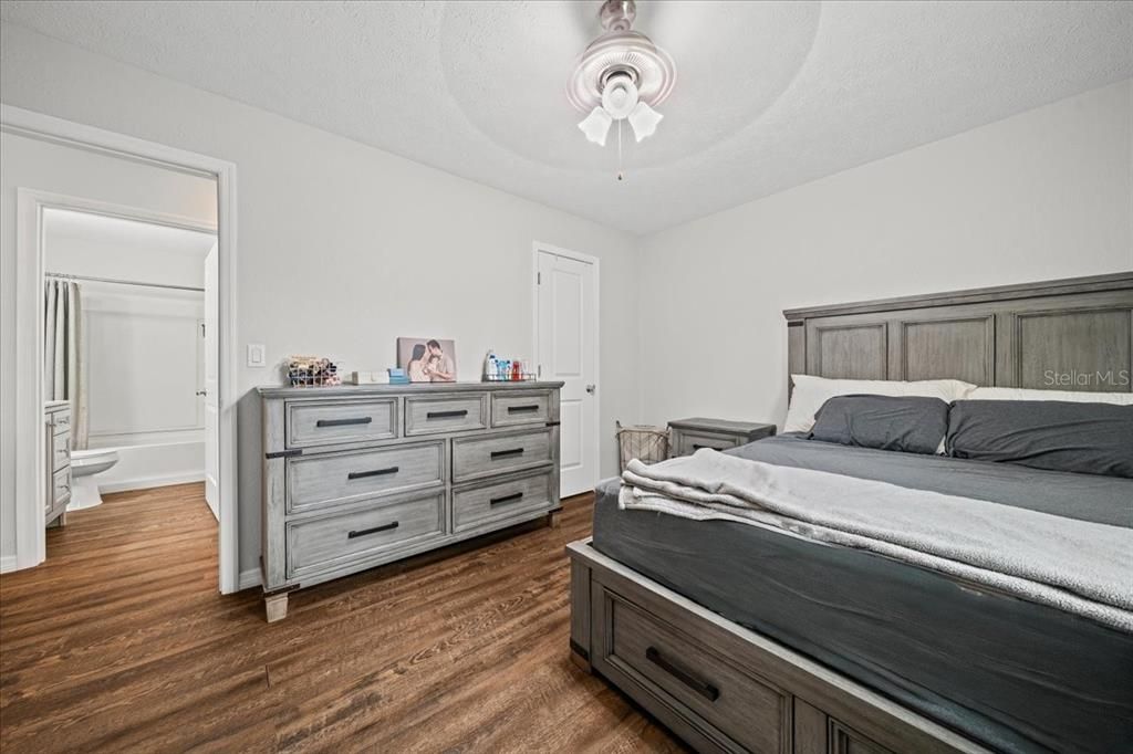 待售: $179,900 (2 贝兹, 1 浴室, 952 平方英尺)