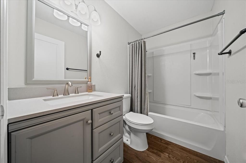 待售: $179,900 (2 贝兹, 1 浴室, 952 平方英尺)