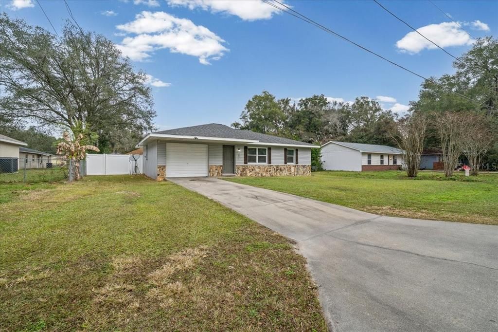 待售: $179,900 (2 贝兹, 1 浴室, 952 平方英尺)