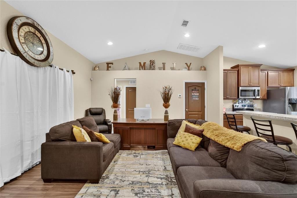 En Venta: $349,900 (3 camas, 2 baños, 1627 Pies cuadrados)