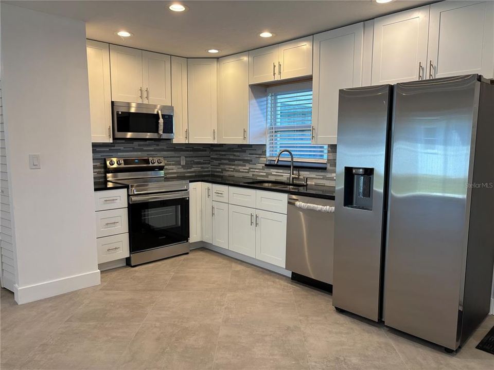 For Rent: $2,250 (2 beds, 2 baths, 1400 Square Feet)