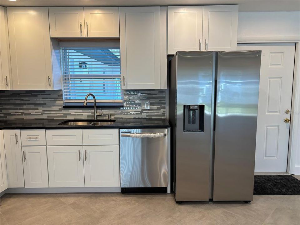 For Rent: $2,250 (2 beds, 2 baths, 1400 Square Feet)