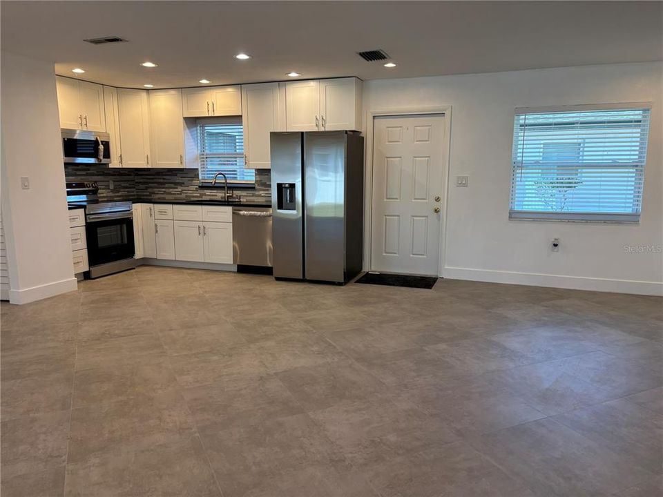 For Rent: $2,250 (2 beds, 2 baths, 1400 Square Feet)