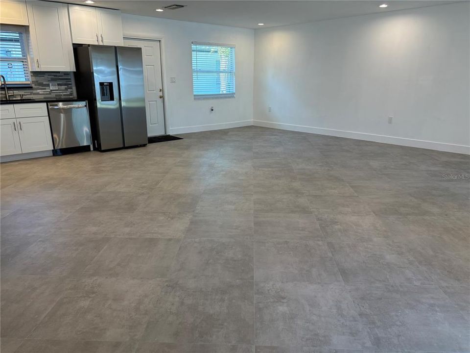 For Rent: $2,250 (2 beds, 2 baths, 1400 Square Feet)